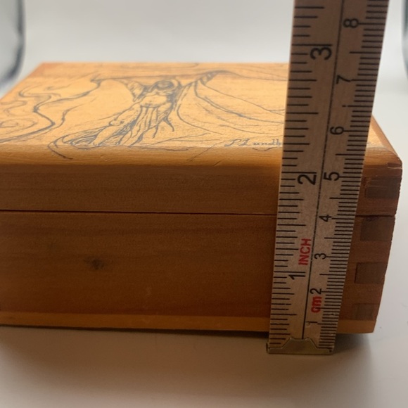 Vintage Wooden box with partly undressed female by Mundberg 1984 - Japan. - Picture 11 of 12